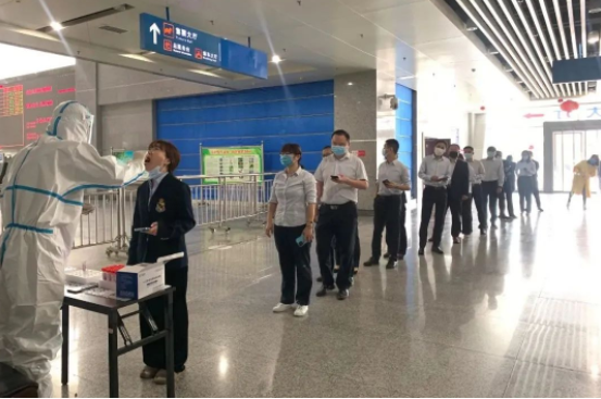 都市城際公交:南昌長(zhǎng)途汽車西站設(shè)立免費(fèi)核酸檢測(cè)點(diǎn)