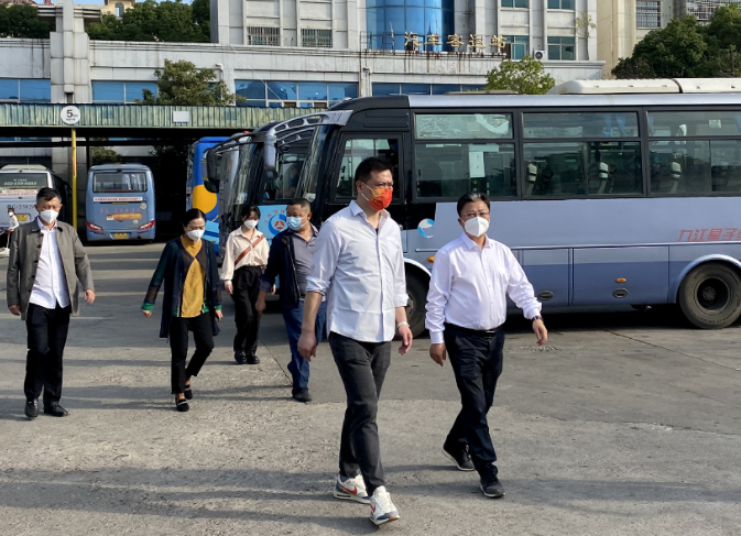 廬山管理局局長、廬山市市長王斌督導(dǎo)廬山市汽車站疫情防控工作