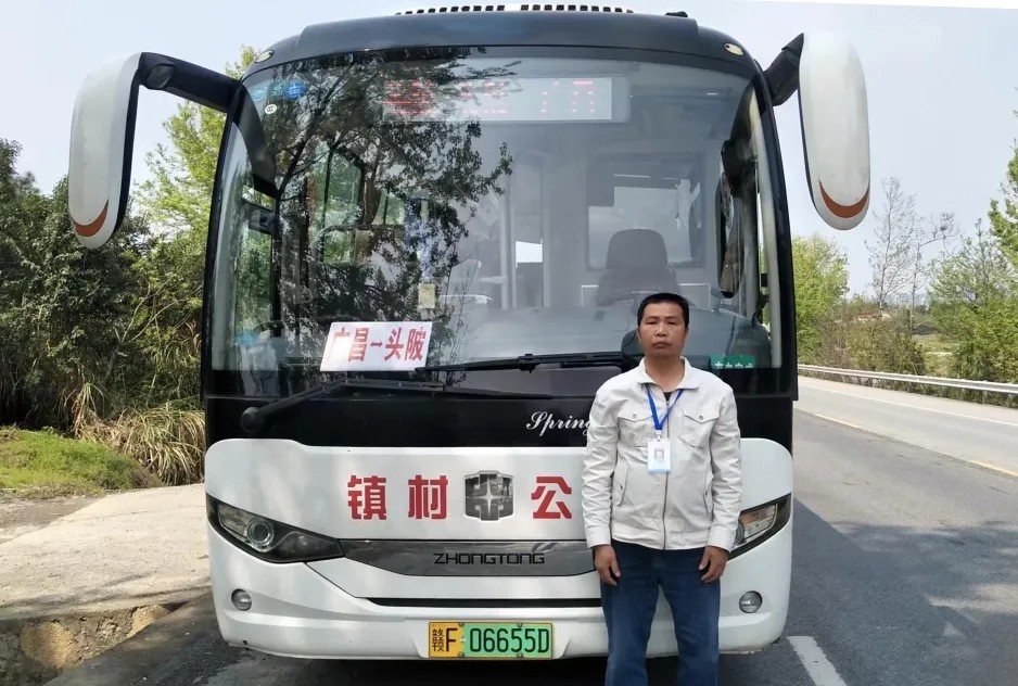 撫州長運(yùn):路遇車禍 公交駕駛員第一時間救人